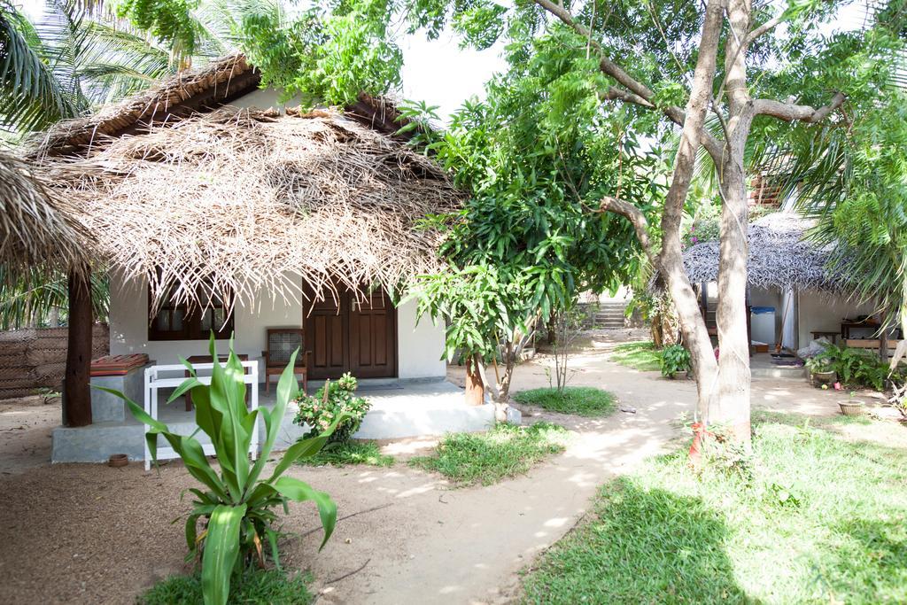 Hotel East Surf Cabanas Arugam Bay Esterno foto